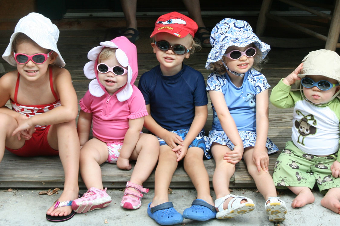 Como escolher os óculos de sol para os mais novos?