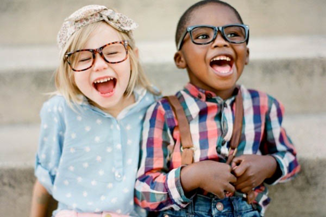 Como é que os óculos influenciam o sucesso escolar?