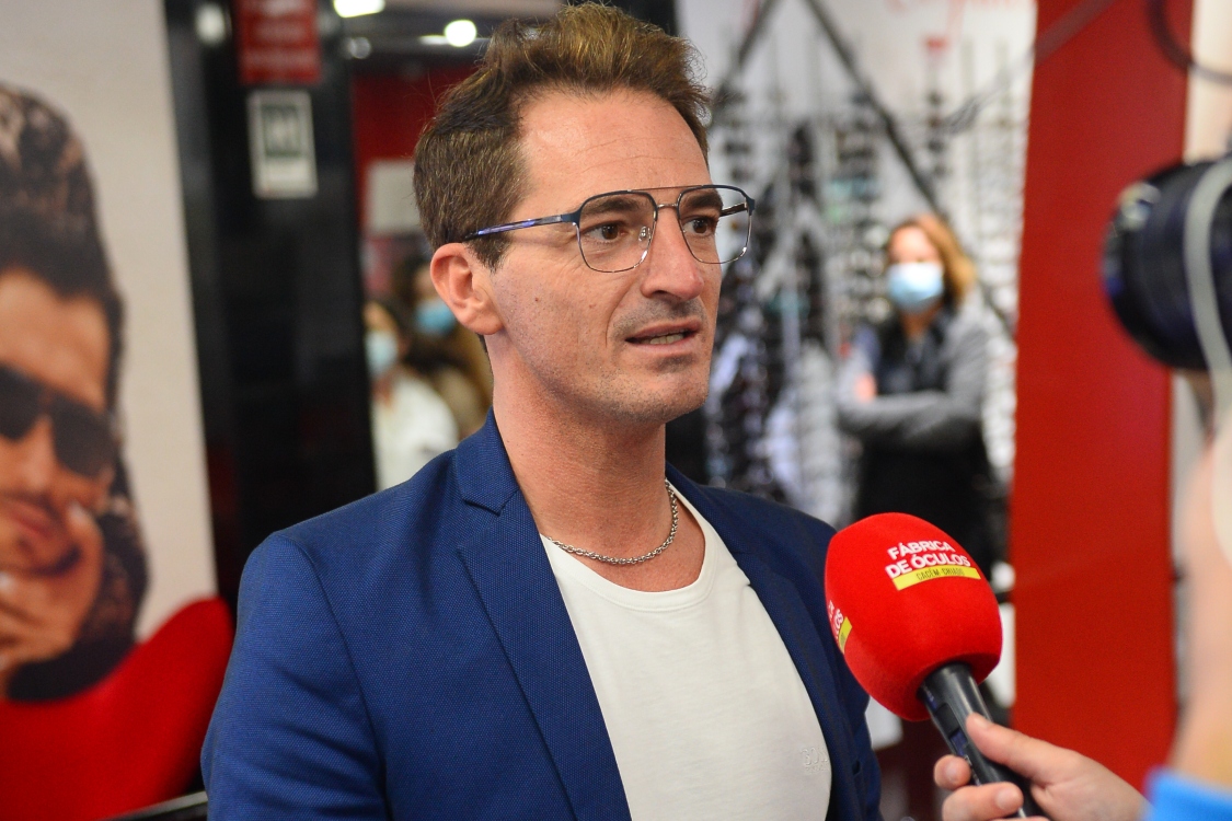 Jorge Guerreiro rendido à oferta da nossa ótica: “Estes Ray-Ban vão fazer parte da minha vida!”