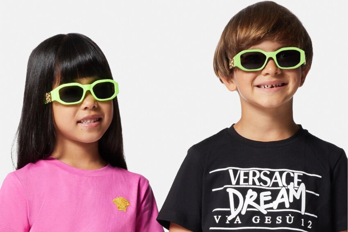 Os mais pequenos desfilam estilo com óculos Versace!