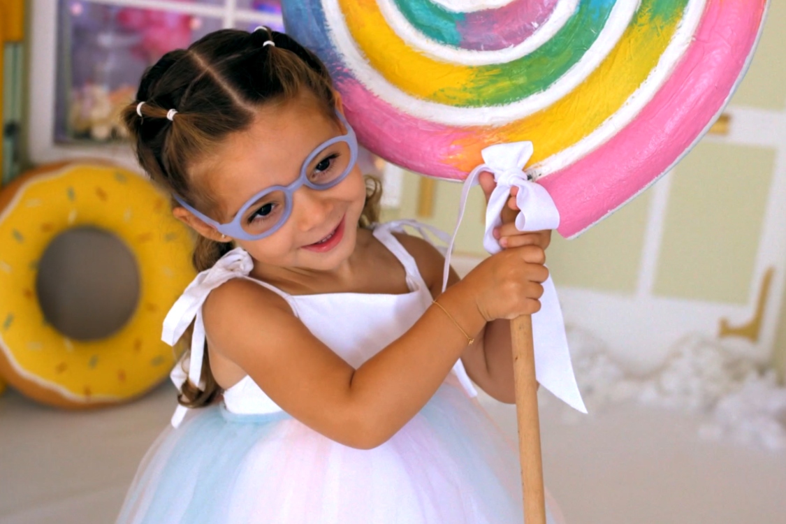 Os mais pequenos não resistem aos óculos flexíveis, resistentes e coloridos da Fisher Price!